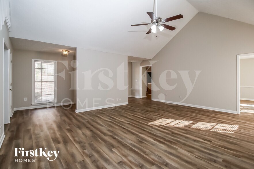 Building Photo - 1930 Fernwood Dr