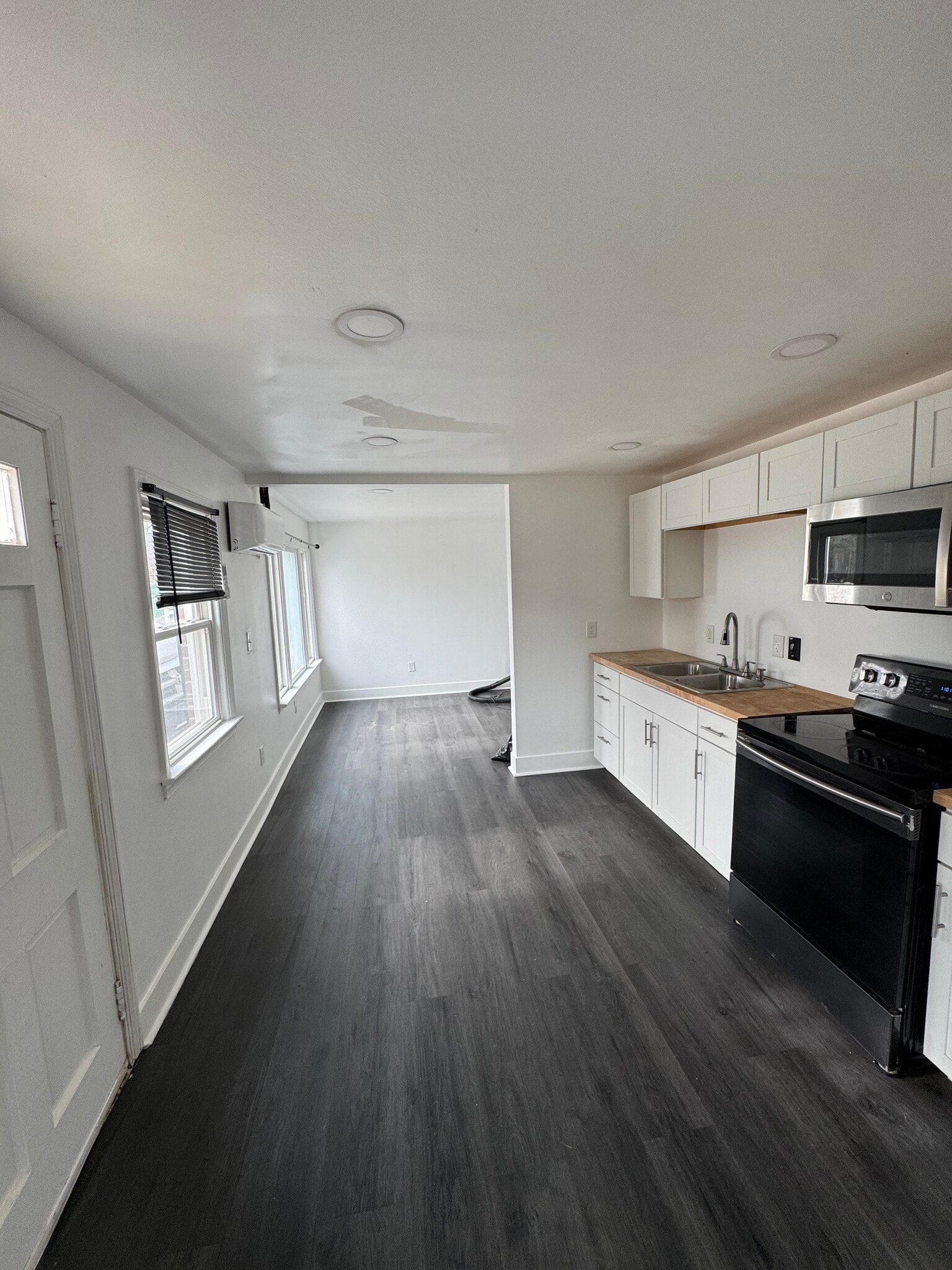 Building Photo - 550 Union School Rd