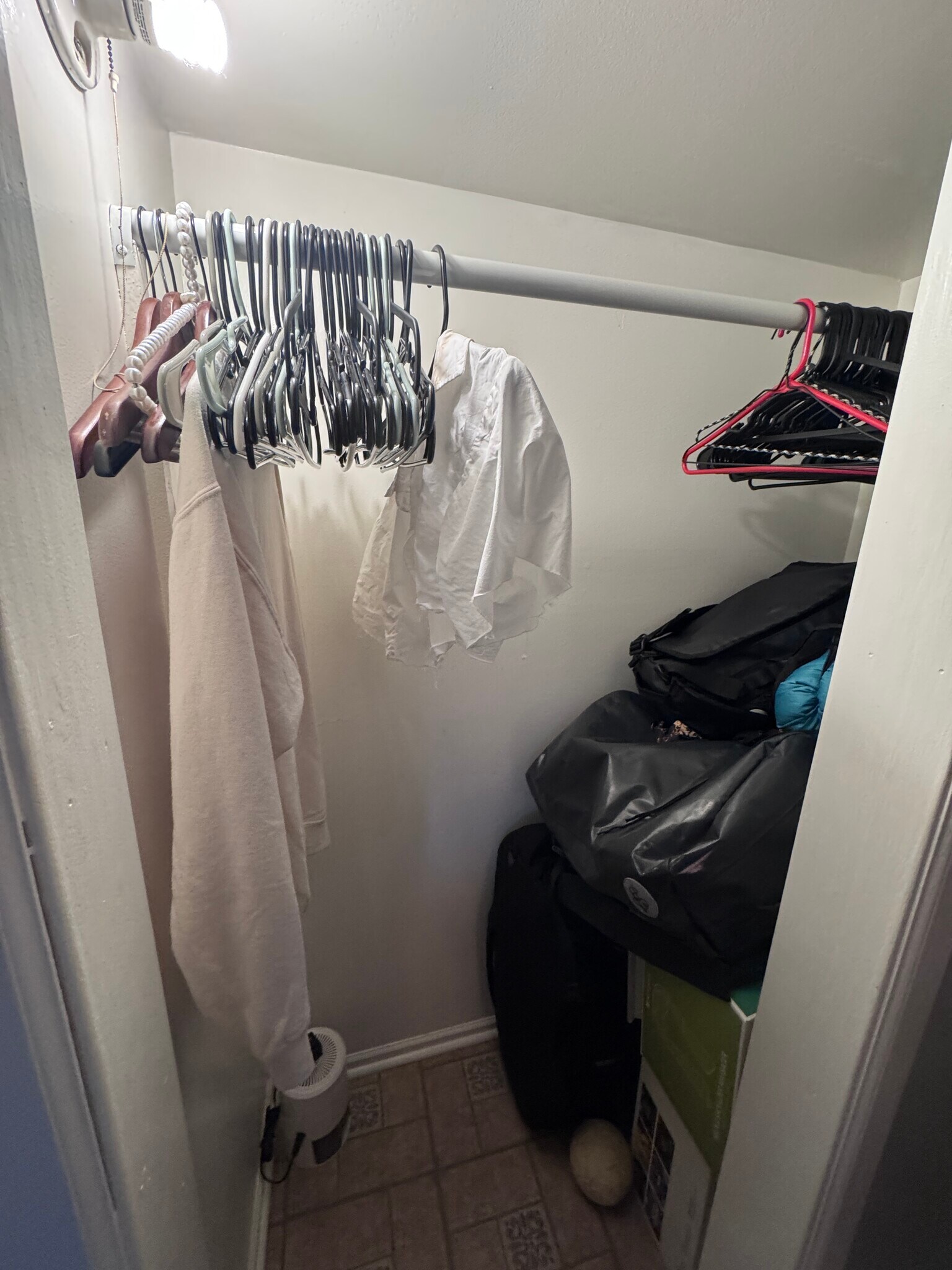 Building Photo - 4325 N Wolcott Ave