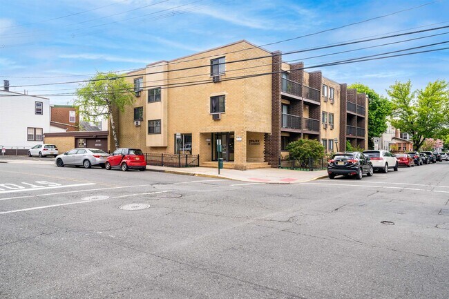 Building Photo - 7117 Park Ave