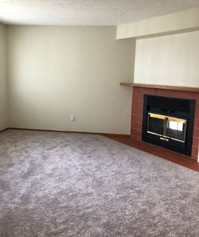Building Photo - 2 BR/1BA | Fresh and Clean Unit | Front Patio| Fireplace in living room!