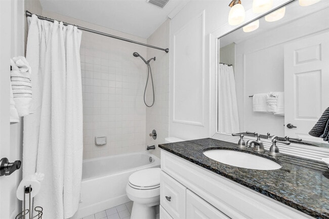 Building Photo - 7641 W Country Club Blvd