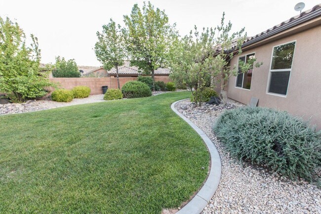 Building Photo - Custom 3 Bedroom Single-Family Home in Pri...