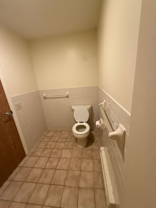 Building Photo - New Country Village