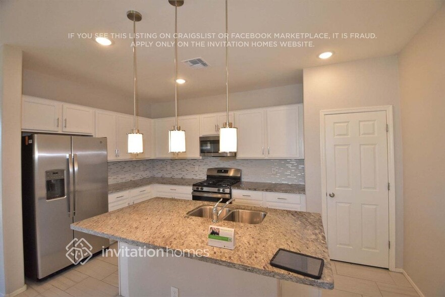 Building Photo - 19683 W Campbell Ave