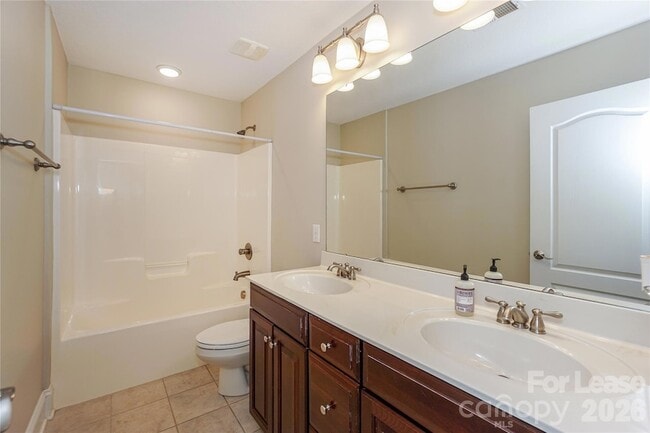 Building Photo - 181 Streamside Pl