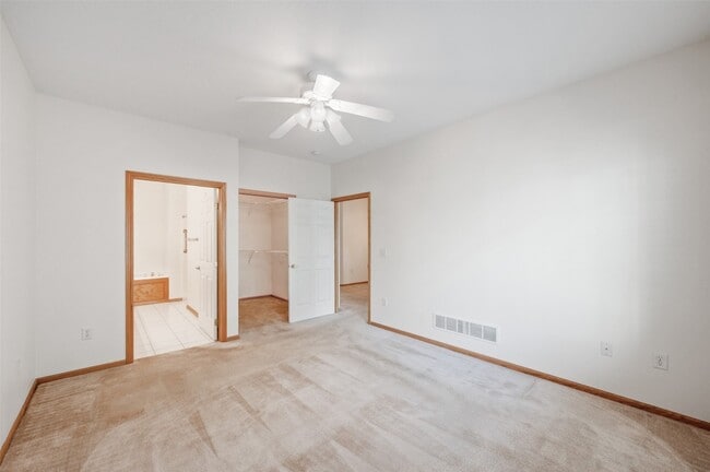 Building Photo - Village Run Avenue