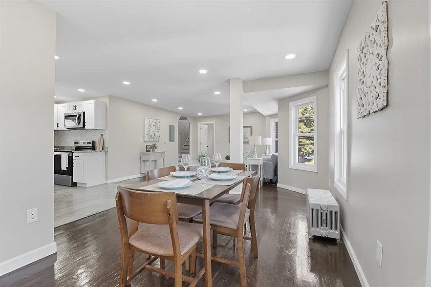 Building Photo - 12 Saint James Ave