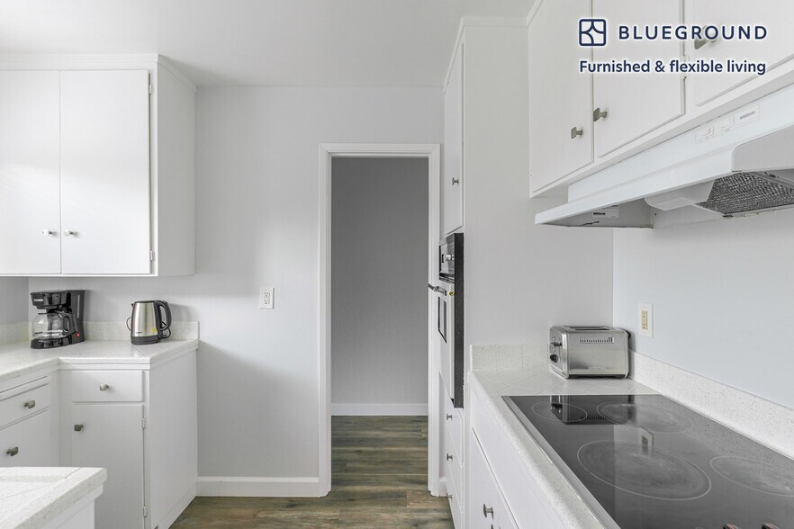 Building Photo - 1945 Latham St