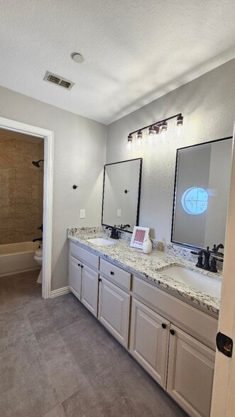 Building Photo - 421 Long Cove Ct