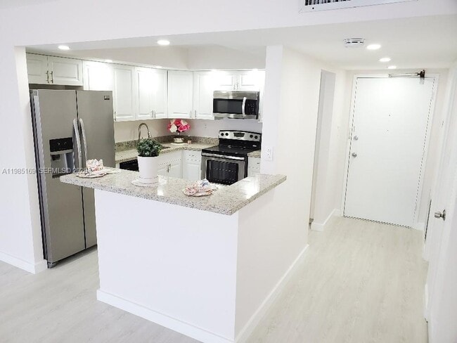 Building Photo - 18011 Biscayne Blvd