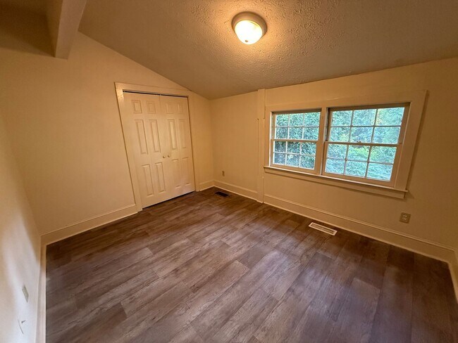 Building Photo - Bloomfield