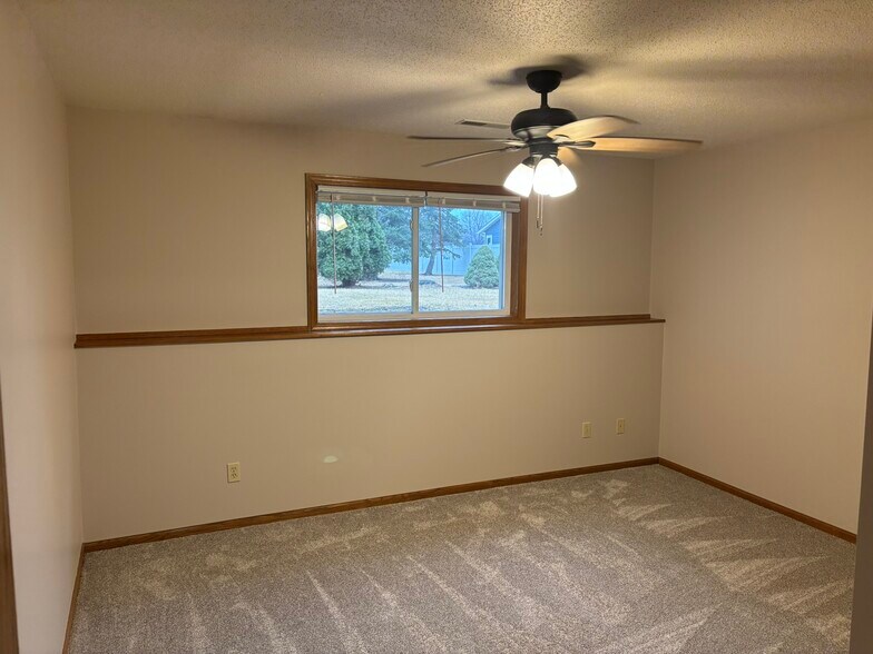 Building Photo - 125 Rosewood Ln S