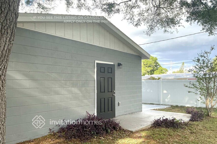 Building Photo - 421 2nd Ave NE