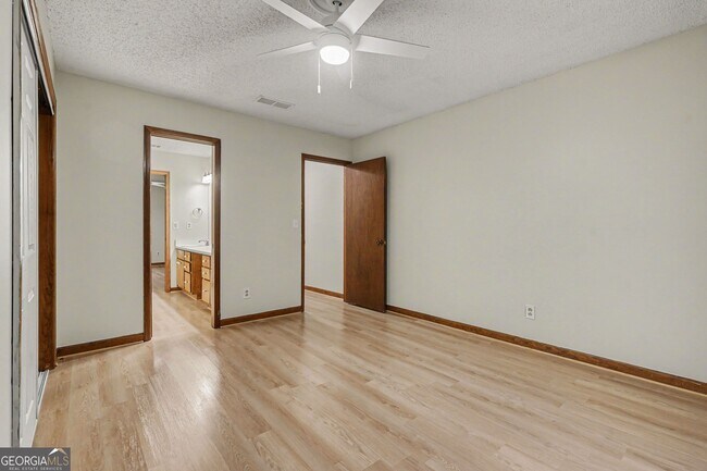 Building Photo - 500 Hickory Hills Trail