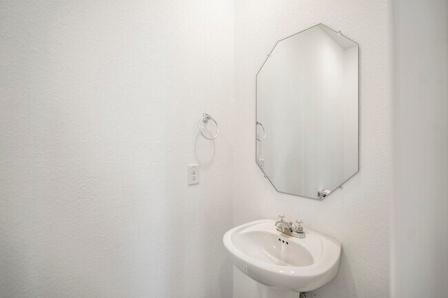 Building Photo - 4903 Chestnut Valley Ln