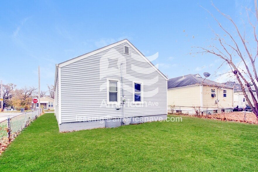 Building Photo - 3458 Orchard Ave