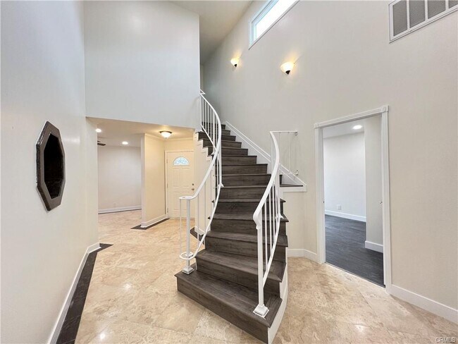 Building Photo - 3725 Cypress Ln