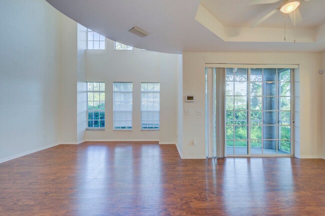 Building Photo - 1800 Bayshore Way