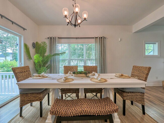 Building Photo - Spacious 3BR / 3.5BA Single family home • 2,500 Sq Ft • Baywood