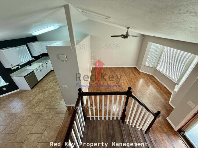 Building Photo - 970 W Single Family Home