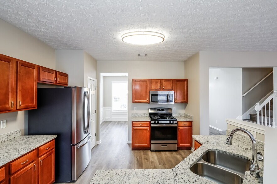 Building Photo - 2468 Radcliffe Ct