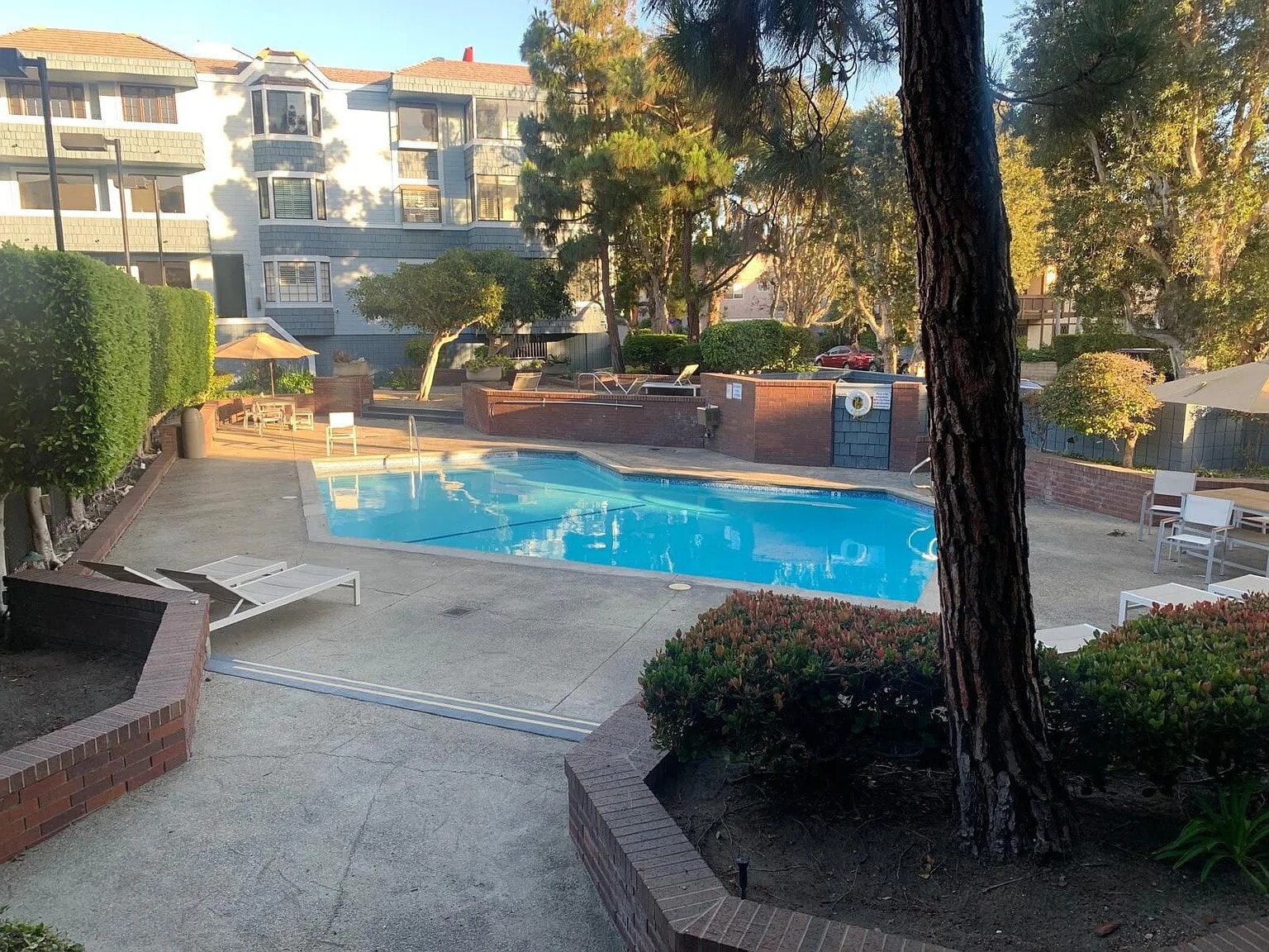 Building Photo - 310 Tahiti Way