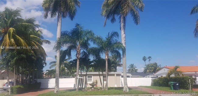 Building Photo - 9841 SW 48th St