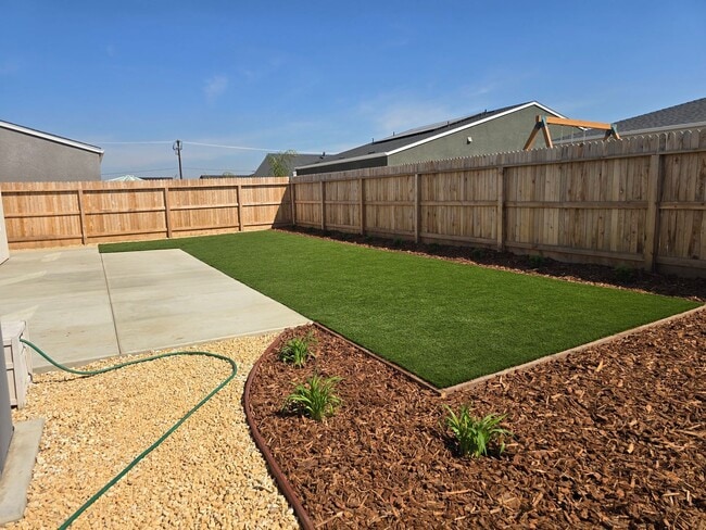 Building Photo - 3 BR 2 BA New Build home available now