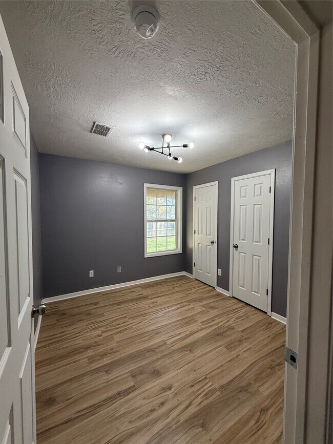 Building Photo - 1205 Thompson St