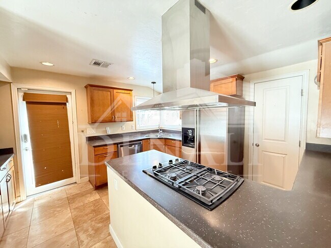 Building Photo - 1326 W Palm Ln
