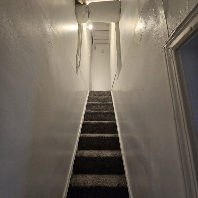 Building Photo - Full brick 3 bedroom, 1 and half bath home with screened in side porch, and an attic for extra st...