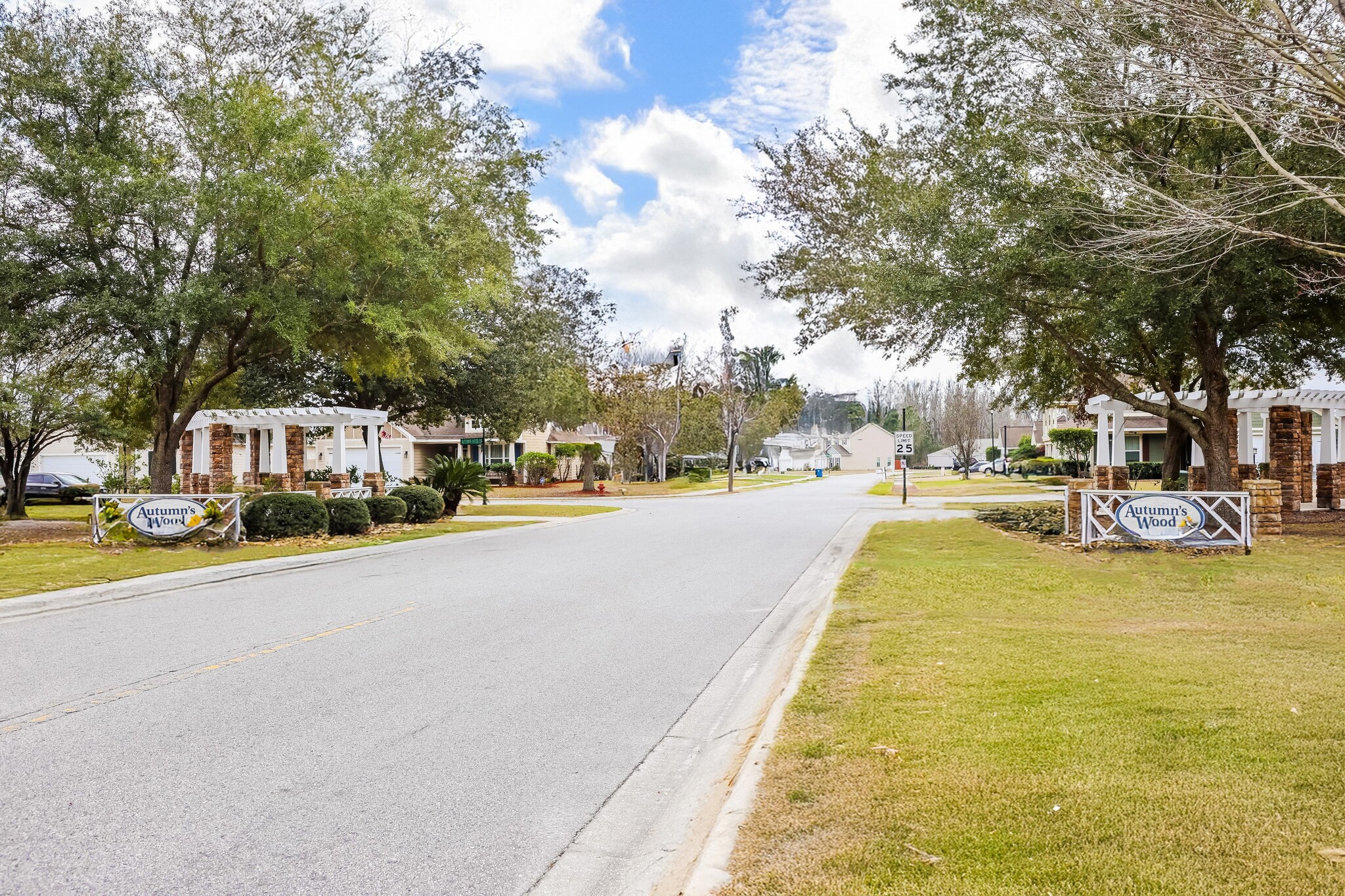 Building Photo - 1047 Autumns Wood Cir E