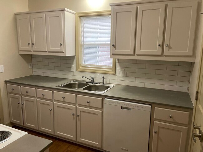 Building Photo - 1304