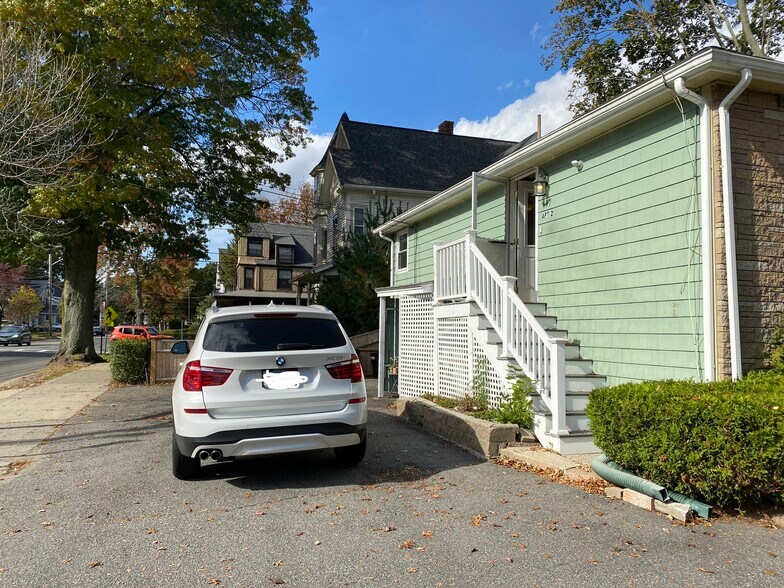 Building Photo - 197 W Wyoming Ave