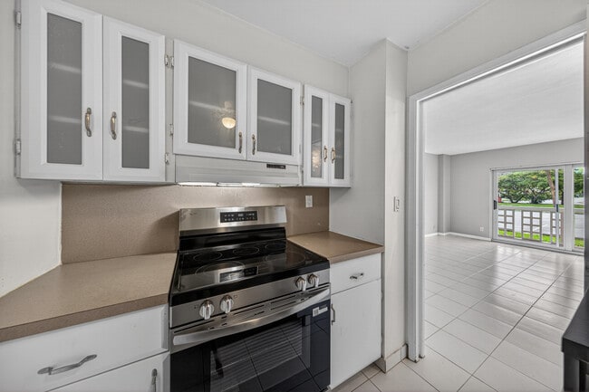 Building Photo - 1831 NE 38th St