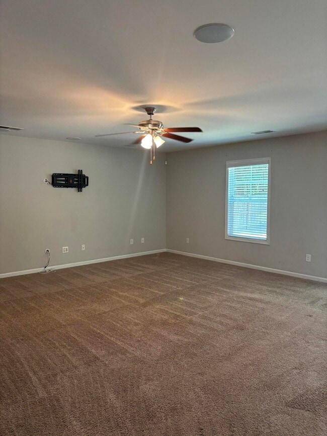 Building Photo - 375 Niblick Dr