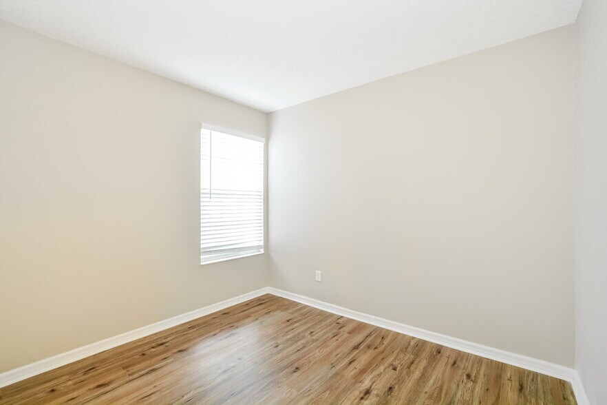 Building Photo - 2850 Surf Dr