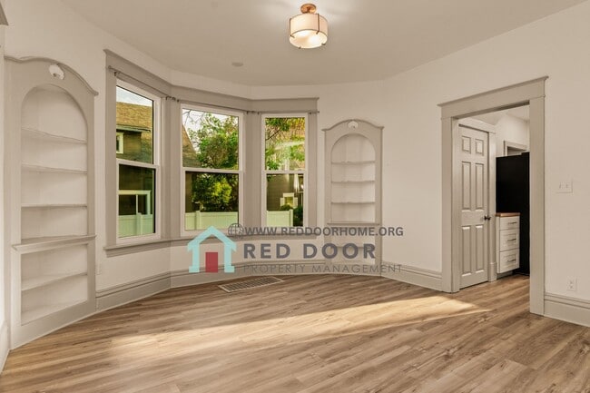 Building Photo - Beautiful  4-bedroom, 2-bathroom home