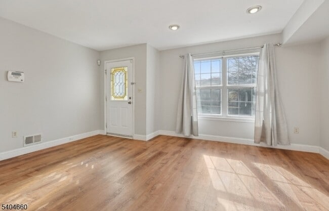 Building Photo - 360 Cotswold Pl