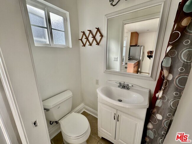 Building Photo - 128 S Swall Dr