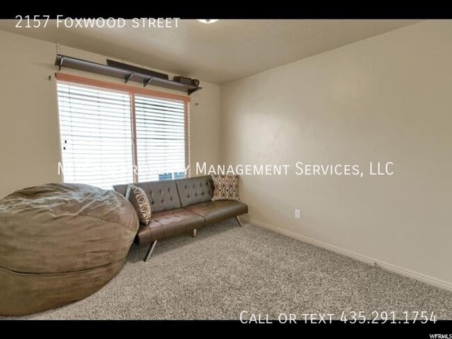 Building Photo - 2157 Foxwood St