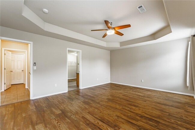 Building Photo - 530 Lasso Ln