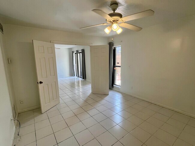 Building Photo - 631 Executive Center Dr