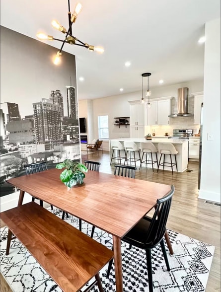 Building Photo - 240 Laurel Ave SW