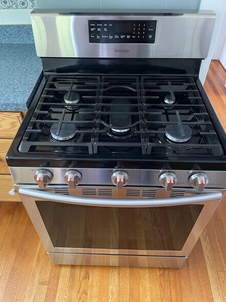 Gas Range - 55 Ryckman Ave