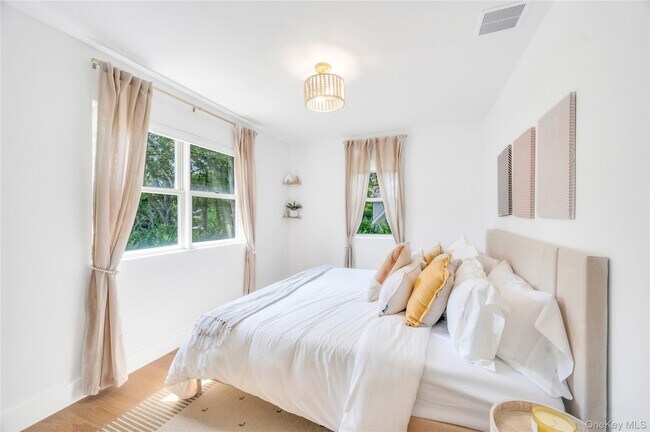 Building Photo - 9 Pine Tree Rd