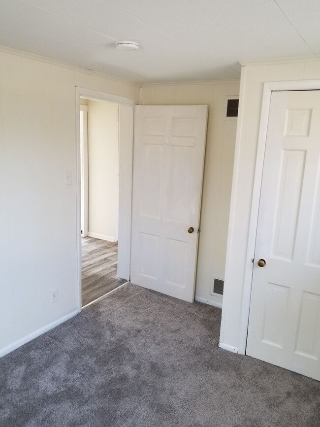 Building Photo - Two Bedroom House