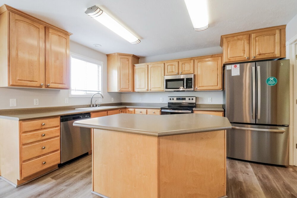 Building Photo - 817 N 600 W