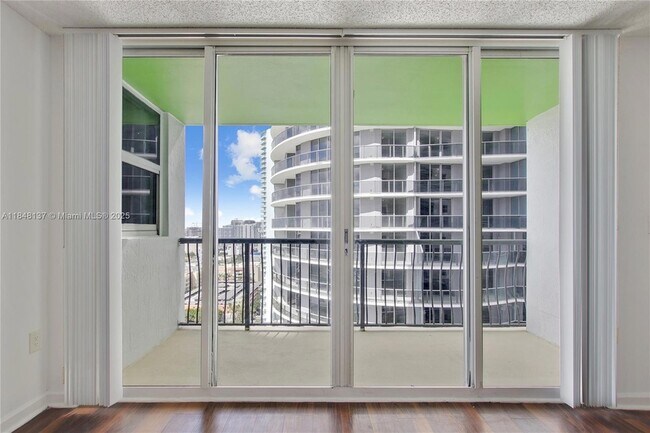 Building Photo - 1756 N Bayshore Dr
